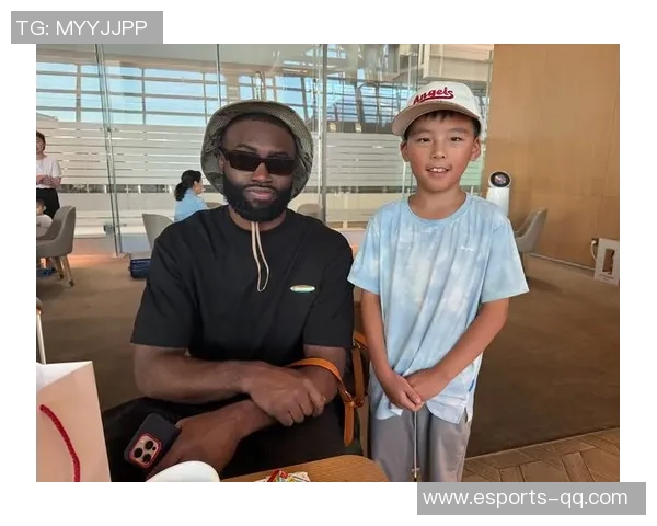 杰伦布朗称赞安芬尼西蒙斯全心投入球队毫无怨言展现职业精神